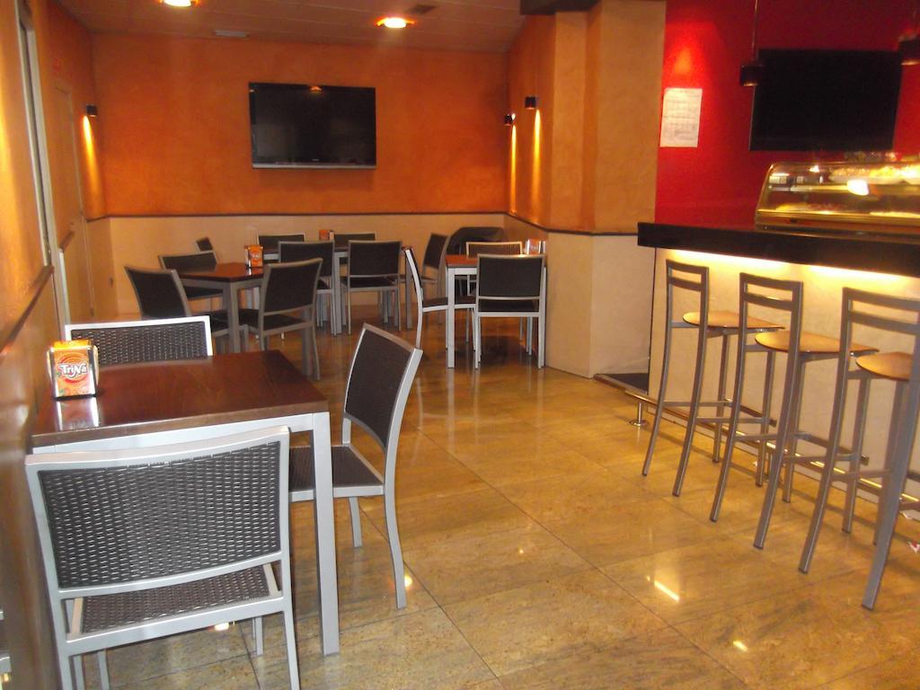 Hostal Cafeteteria Goya Barbastro Luaran gambar