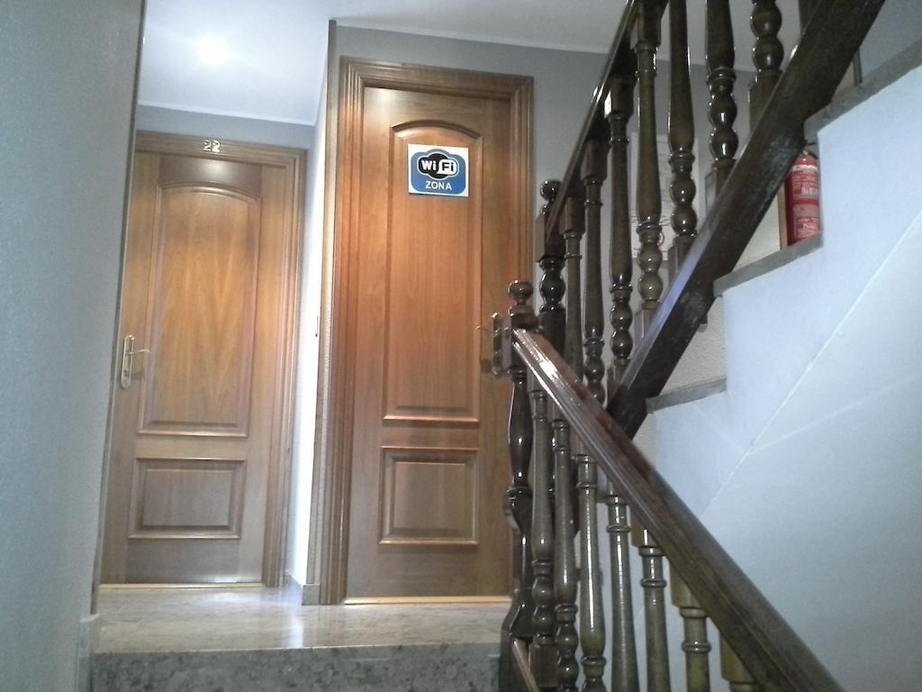 Hostal Cafeteteria Goya Barbastro Luaran gambar