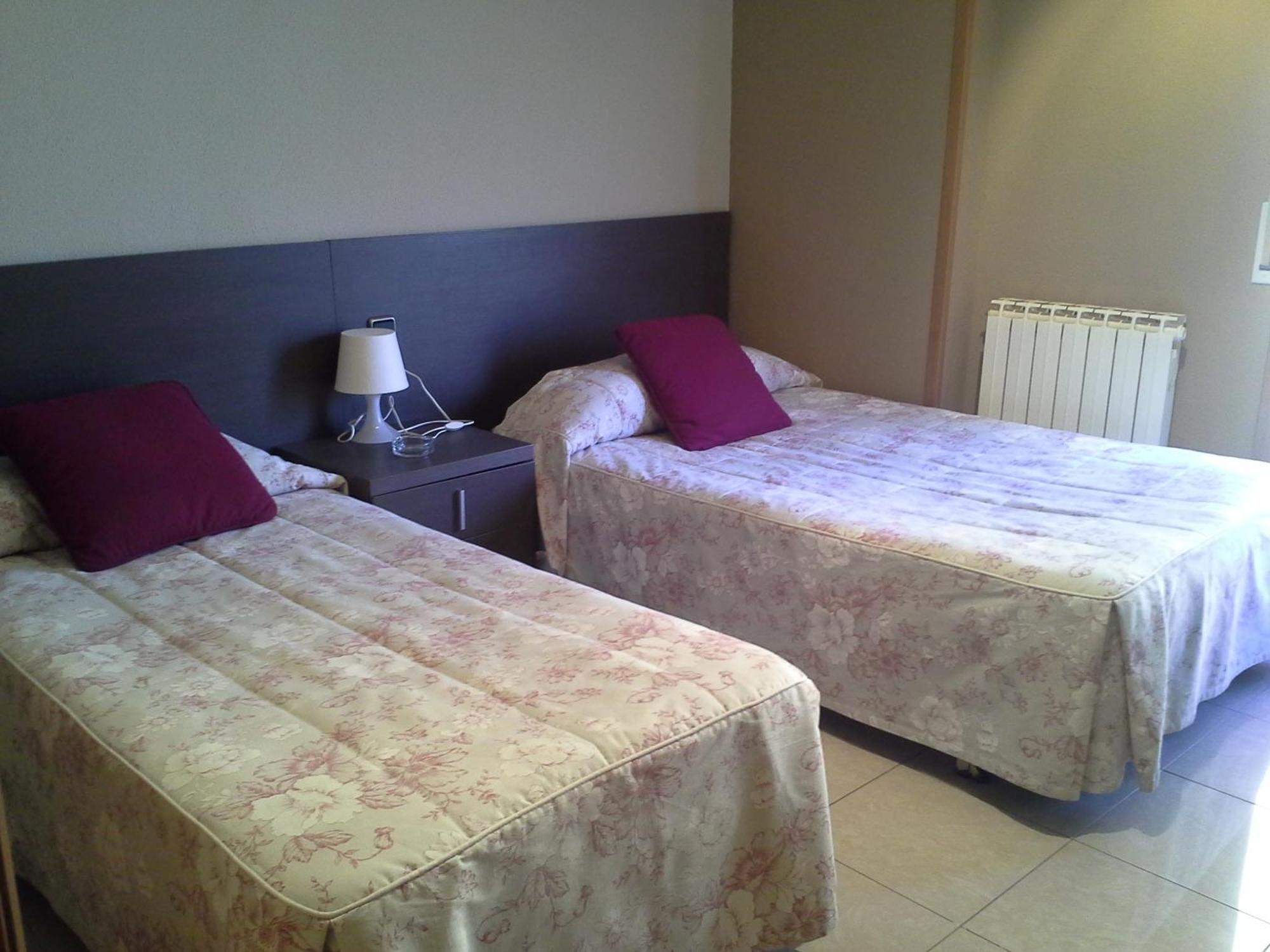 Hostal Cafeteteria Goya Barbastro Bilik gambar