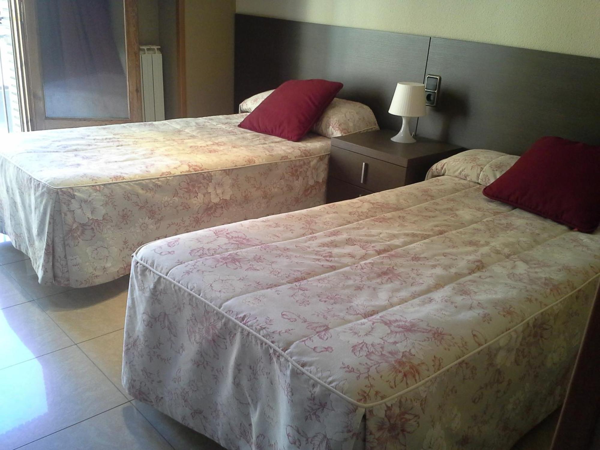 Hostal Cafeteteria Goya Barbastro Bilik gambar