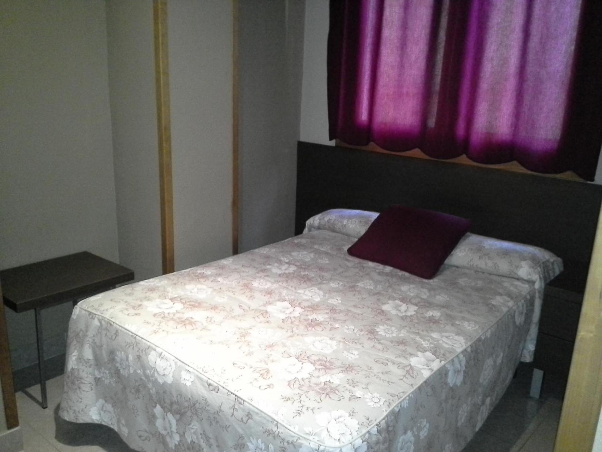 Hostal Cafeteteria Goya Barbastro Bilik gambar